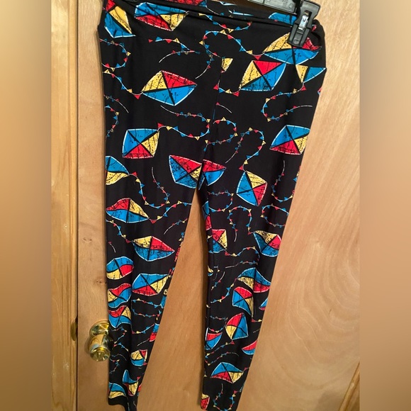Women’s Lularoe patterned leggings bundle ❤️ - Picture 14 of 16